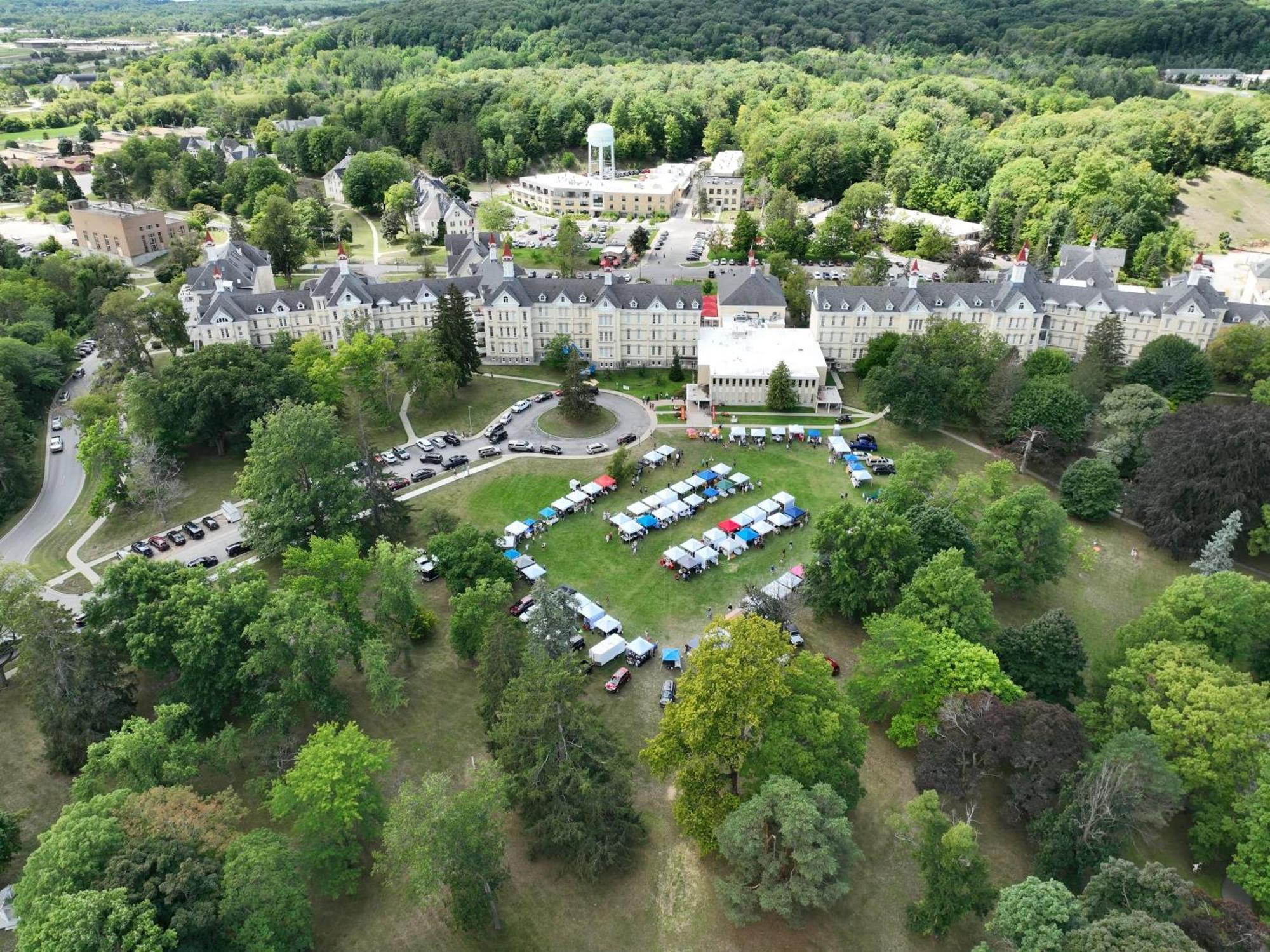 Condo On State Hospital Grounds! Traverse City Exterior foto